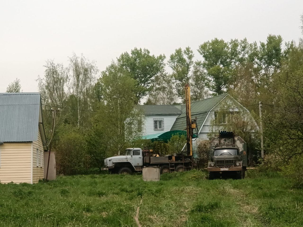 Буровая установка на участке