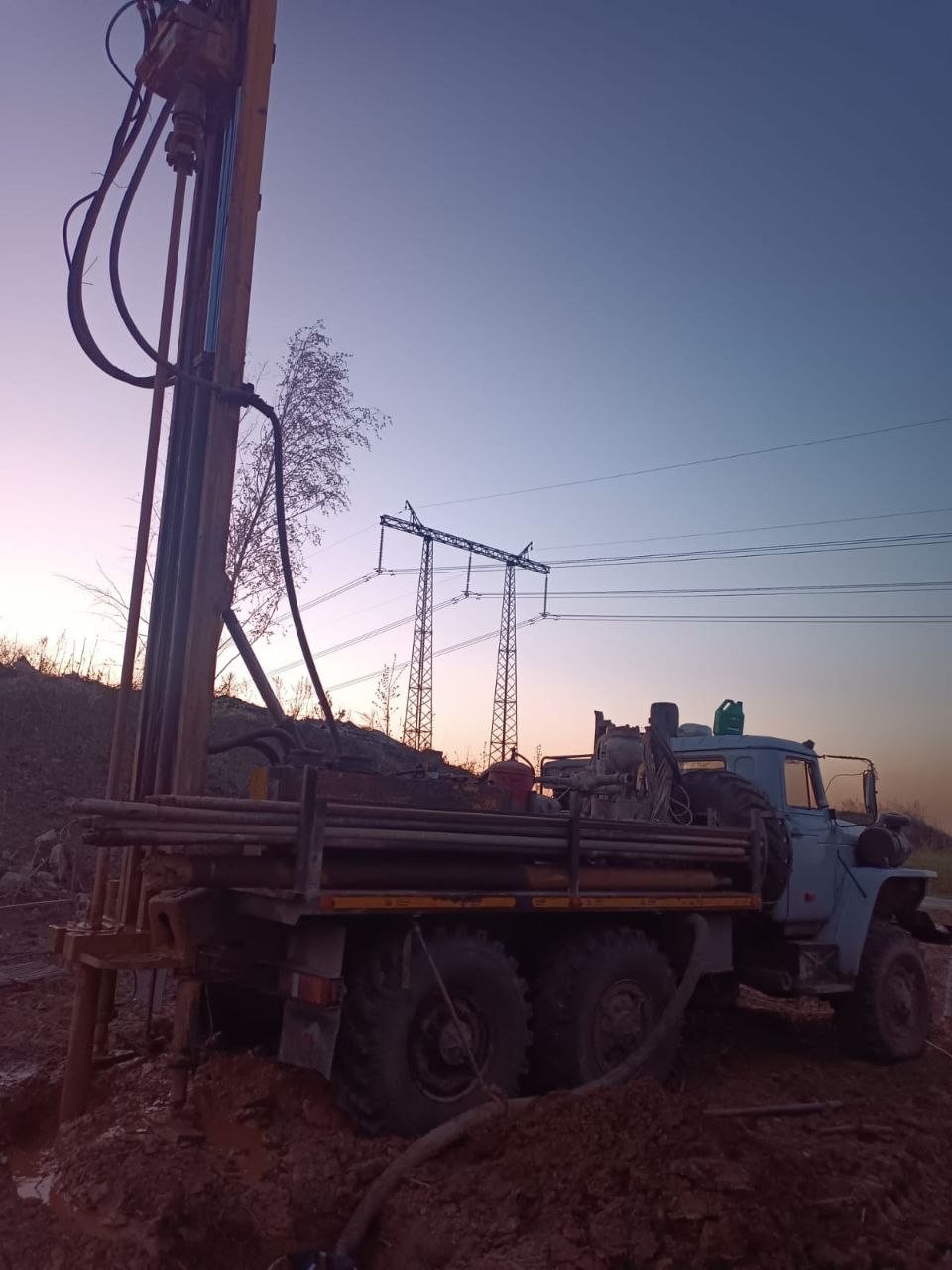 Буровая установка в работе